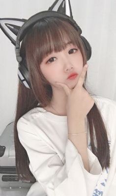 神秘巨星_十万网红美女美酱